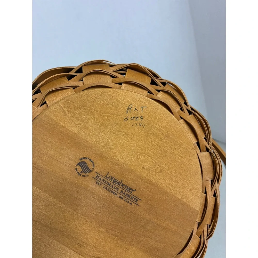 Longaberger 2009 Handmade Round Basket Red Liner Plastic Protector Swing Handle